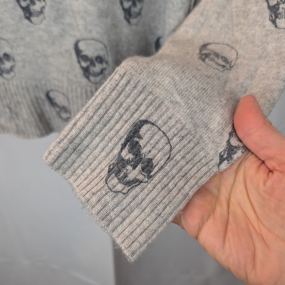 Tory Burch Skull Print Cashmere Sweater Size M In VGUC - Picture 9 of 13